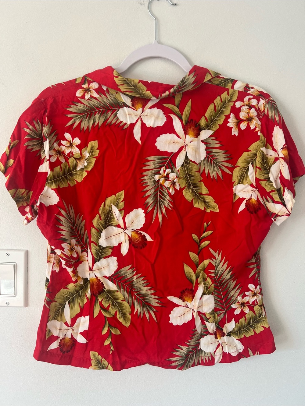Two Palms 100 % Linen Red Hawaiian Floral Button-Up Blouse Women’s Small S - Picture 2 of 5